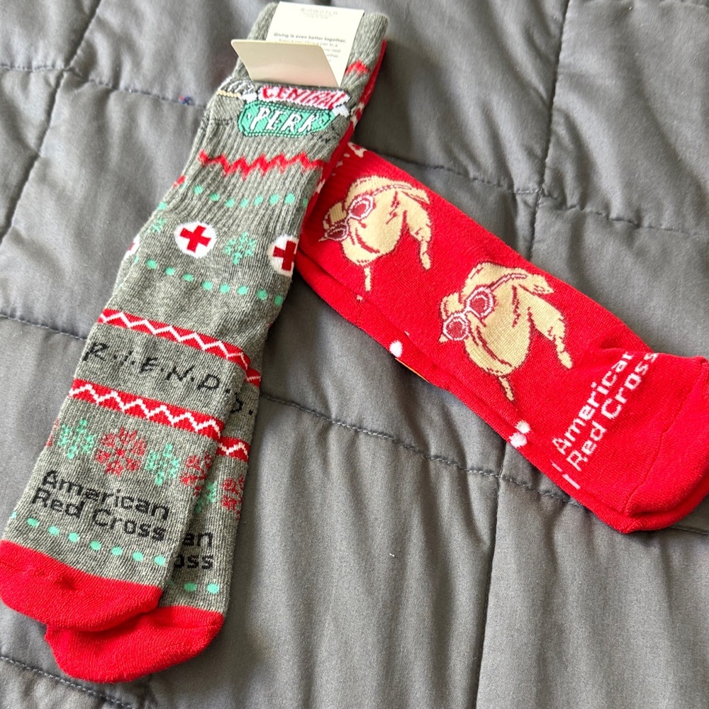 Friends Fans! Bundle of 2 Pairs of Socks - Red and Gray